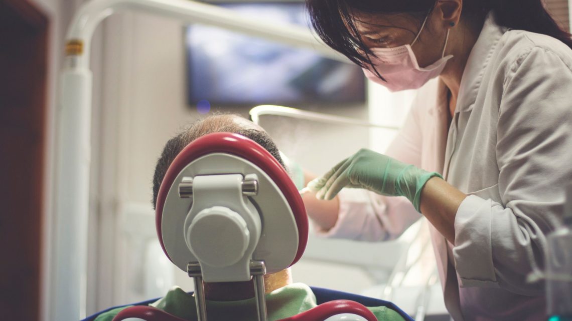 Trouver un dentiste bon marché sans assurance Soins abordables près de chez vous